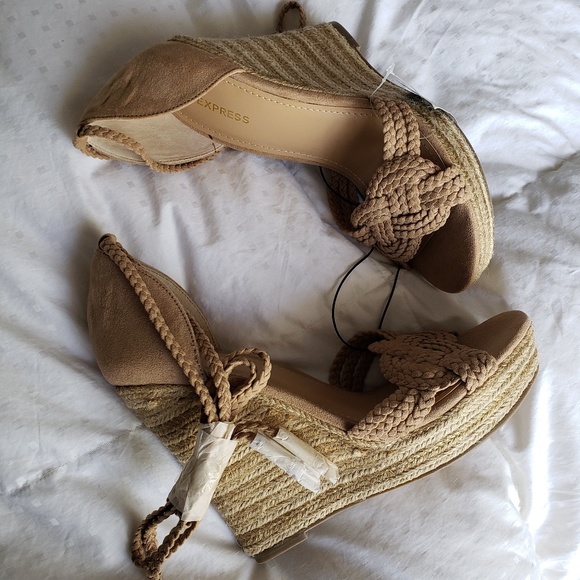 BRAND NEW Express nude wedges - Picture 2 of 2